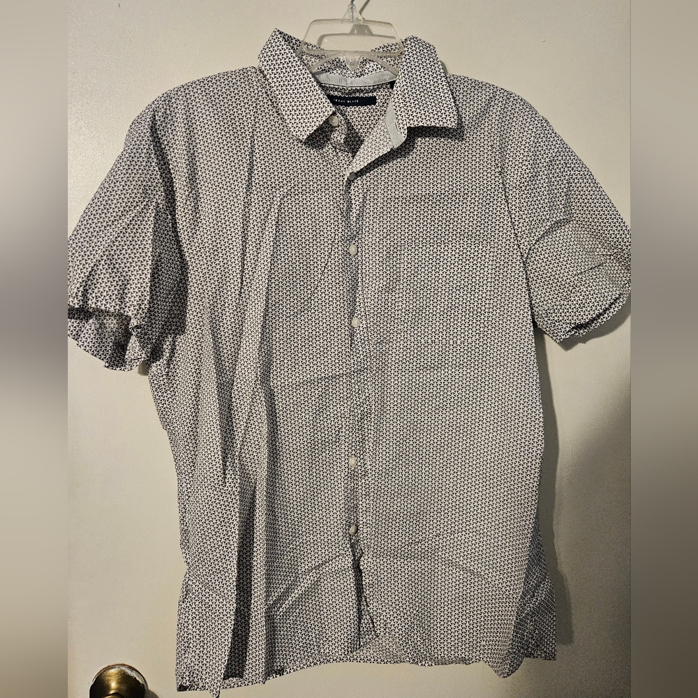 GUC men's short sleeve button down shirt